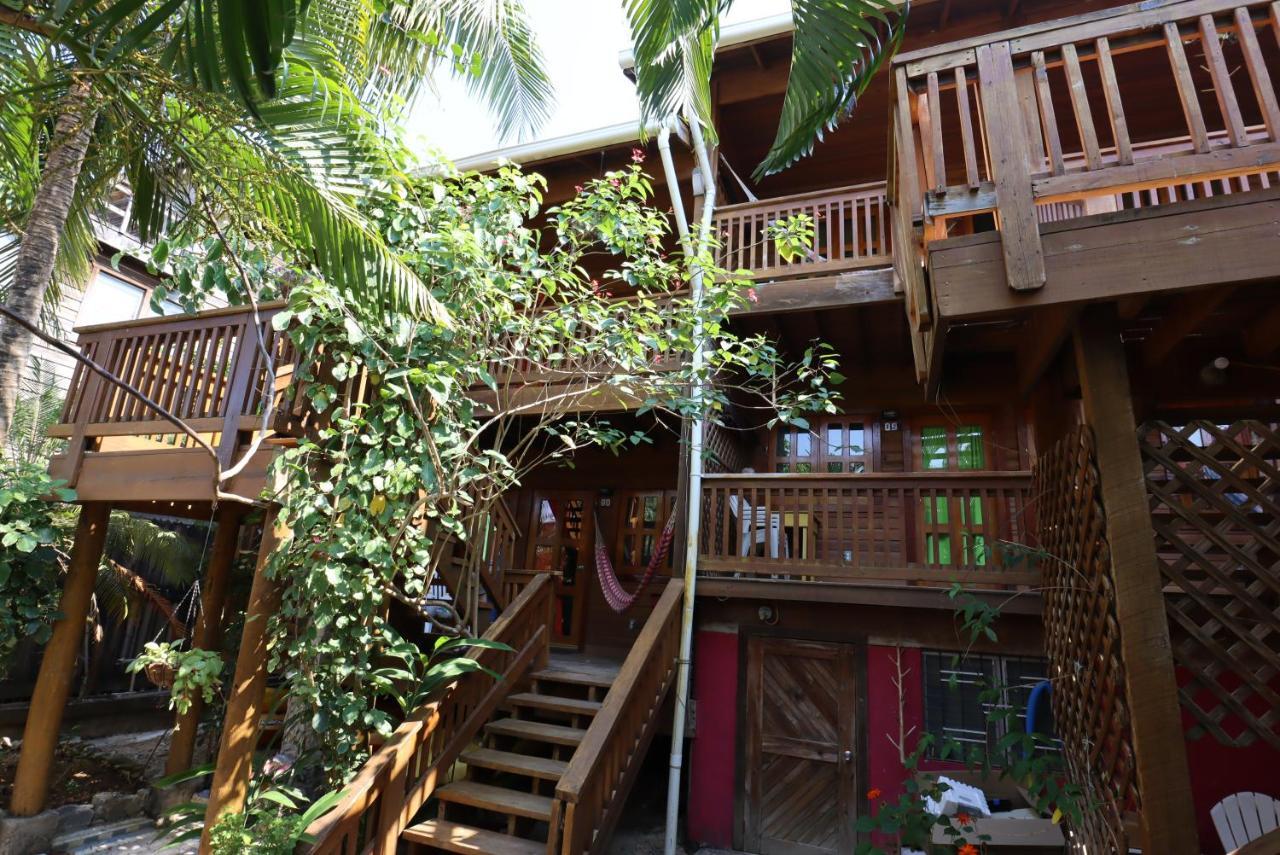 Seabreeze Inn ウェスト・エンド エクステリア 写真